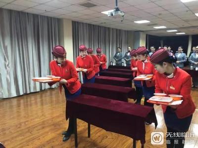高鐵即將開進(jìn)沂蒙山！200名靚麗高鐵乘務(wù)員以專業(yè)禮儀服務(wù)致敬革命老區(qū)